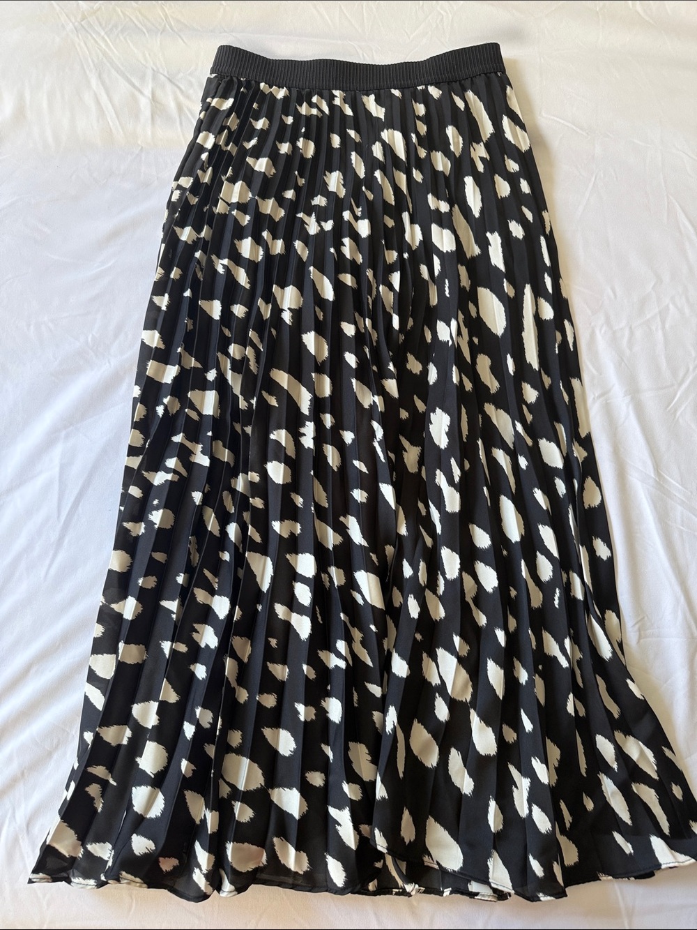 H&M-Black Pleated Maxi Skirt with White spots- Women- Size US 2